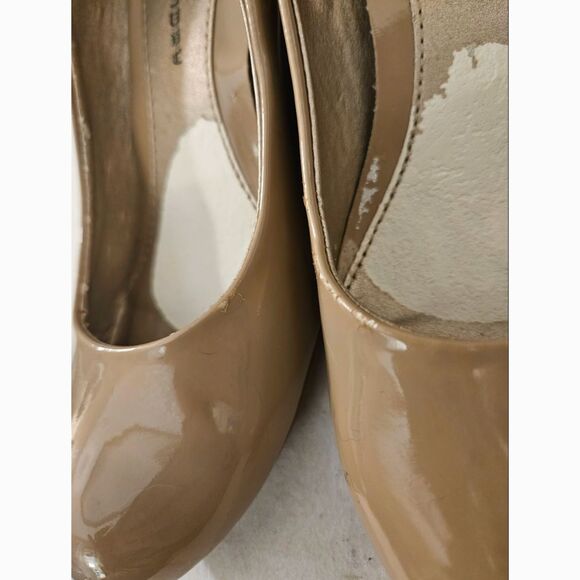 CL by Laundry Nima Patent Leather Nude Wedge Pumps Size 7 - Picture 6 of 7